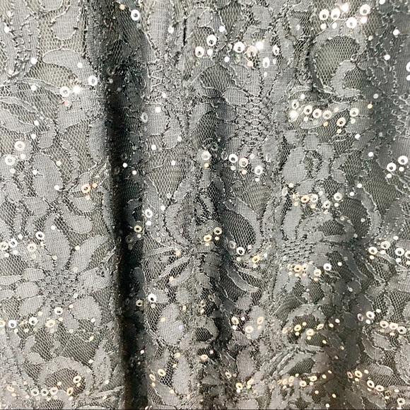 Stunning Form Fitting City Triangles Dress - Picture 13 of 14